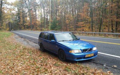 1999 Volvo V70R in Laser Blue