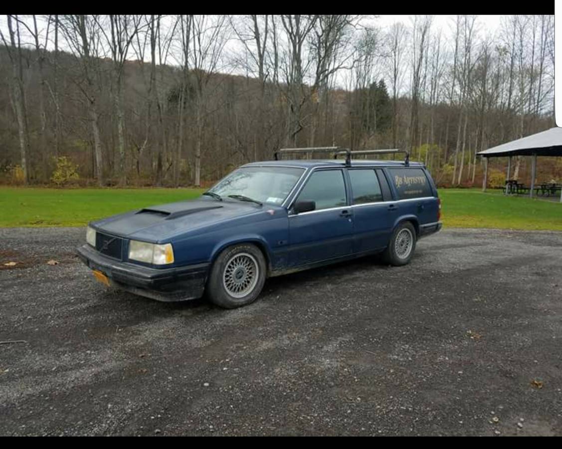 1990 Volvo 740 Wagon w/ V8 Swap Deadclutch.