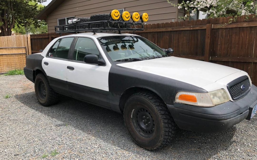 2002 Ford Crown Victoria Gambler500 w/ 7″ Lift & M/T’s