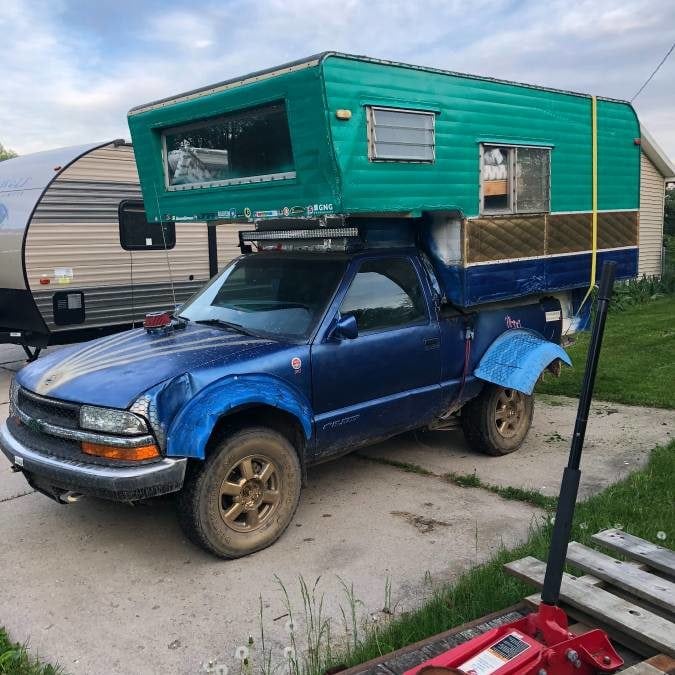 2001 Chevrolet “BlazeRV 4×4 Adventure Camper”