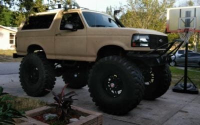 1994 Ford Bronco w/ 30″ Lift On 52″ Swampers