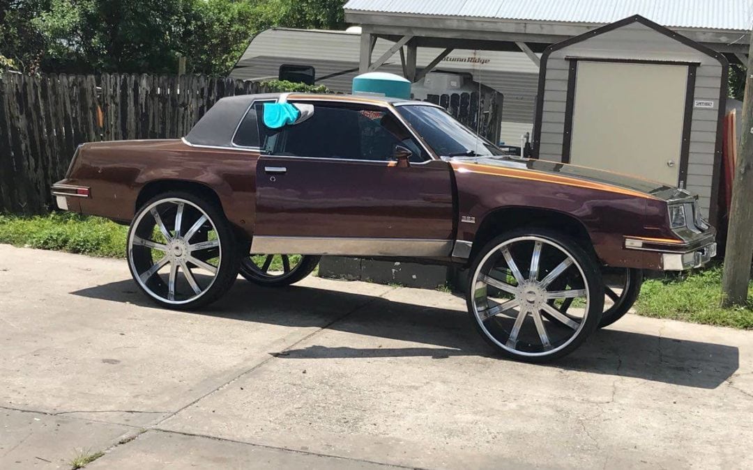 1985 Oldsmobile Cutlass Supreme w/ 383 Stroker & 30″ Rims