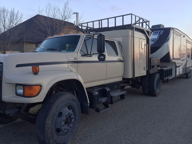 1997 Ford F-800 8.3 10 Speed 10 Passenger 5th Wheel Custom Toter