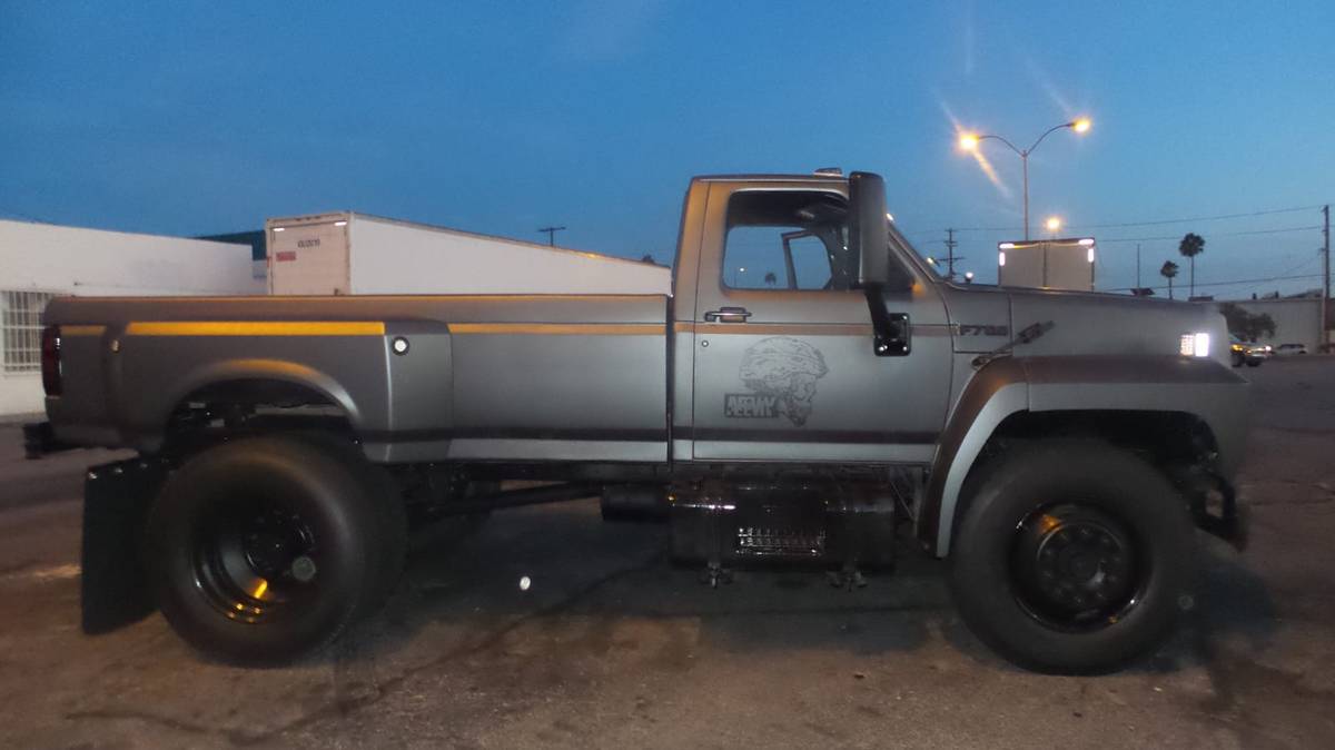1986 Ford F700 8.2 Diesel Dually 10 Speed Pickup Conversion Deadclutch.